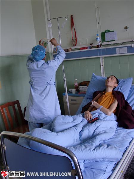 善心莲心&nbsp;<wbr>捐助肺严重结核的出家法师医疗费